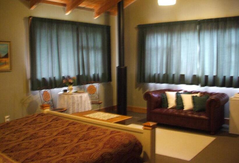 סוויטה נוף להרים, The River Lodge