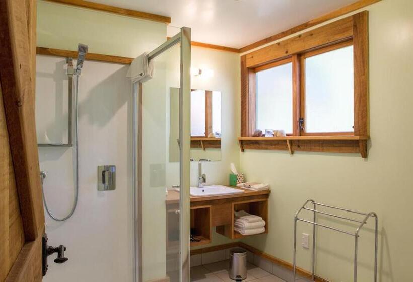 סוויטה, The River Lodge