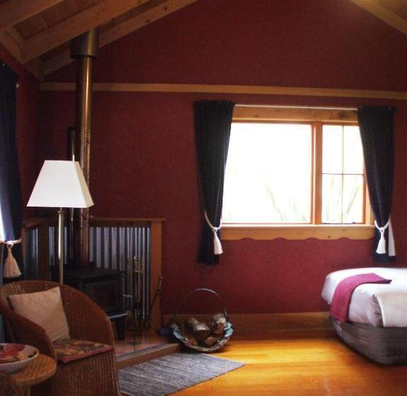 בקתה, The River Lodge