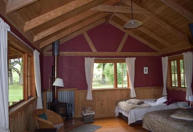 Хижина, The River Lodge