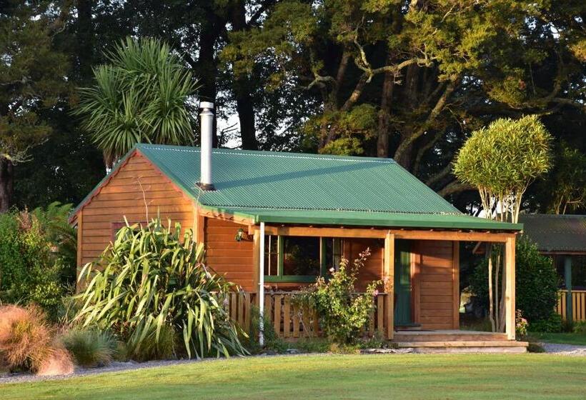 בקתה, The River Lodge