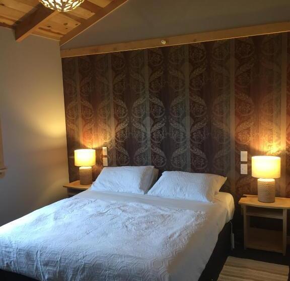 בקתת חדר, The River Lodge