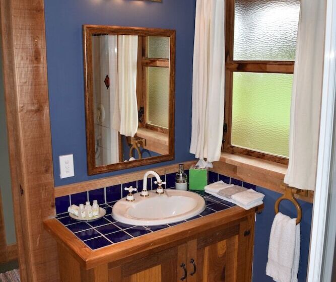 סוויטה נוף להרים, The River Lodge