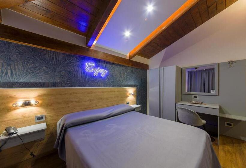 スタンダードルーム, Vogue