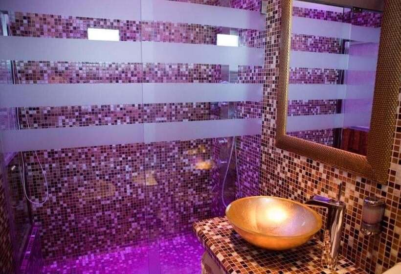 スタンダードルーム, Vogue