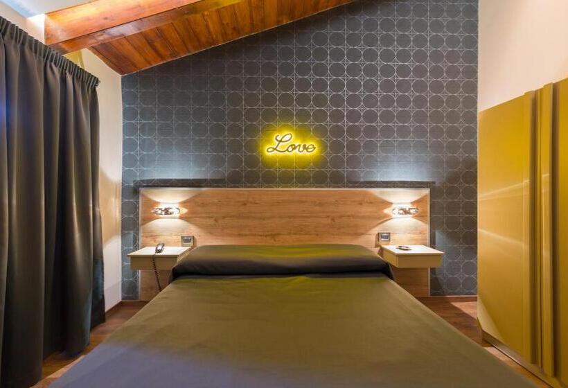 スタンダードルーム, Vogue