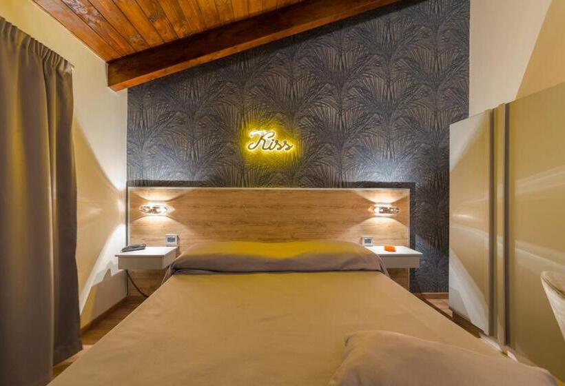 スタンダードルーム, Vogue