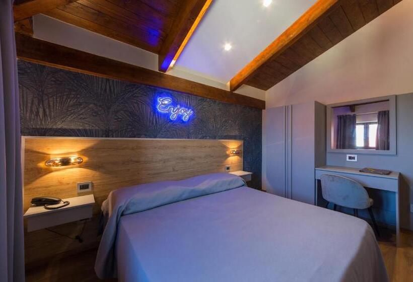 スタンダードルーム, Vogue