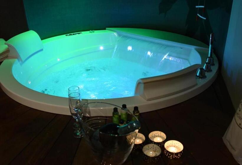 キングサイズベッドのスタンダードルーム, Vogue