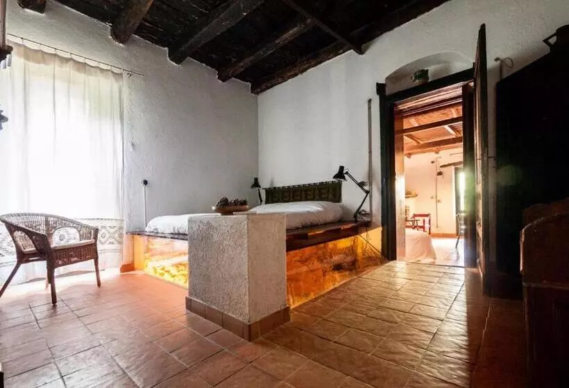 اتاق اکونومی, Casa Migliaca