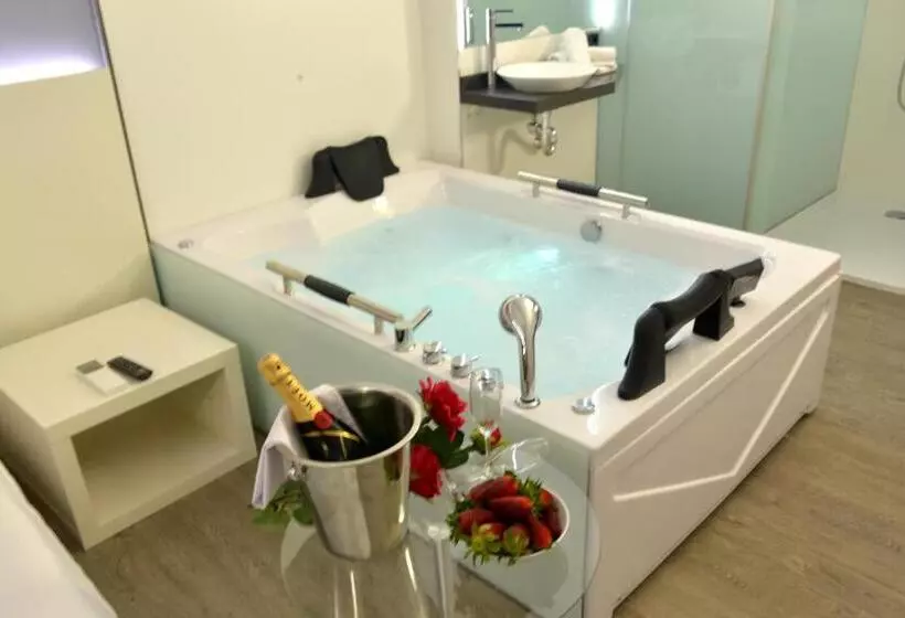 اتاق استاندارد با وان آب گرم, Alcalá Del Jucar Hotel Pelayo