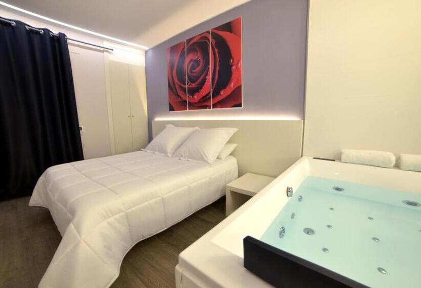 חדק דלוקס עם ג'קוזי, Alcalá Del Jucar Hotel Pelayo