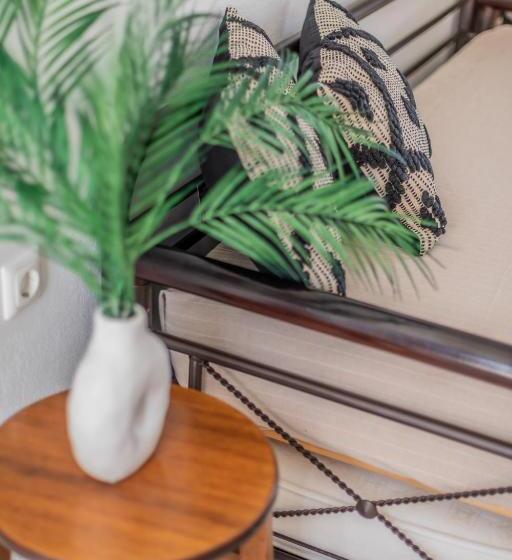 غرفة قياسية رباعية, Anemomilos