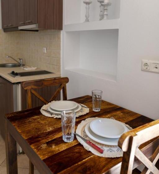 شقة غرفة واحدة, Anemomilos