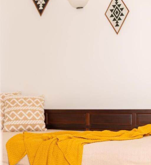 شقة غرفة واحدة, Anemomilos