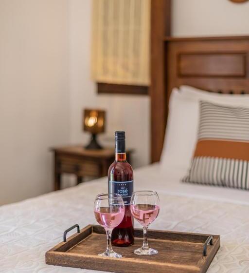 غرفة قياسية رباعية, Anemomilos