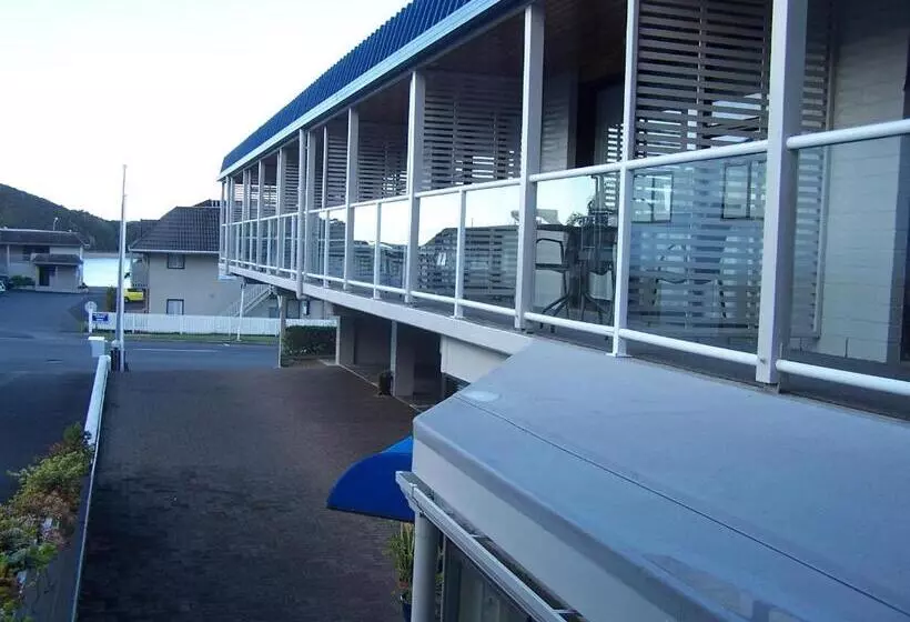 デラックススタジオ, Austria Motel