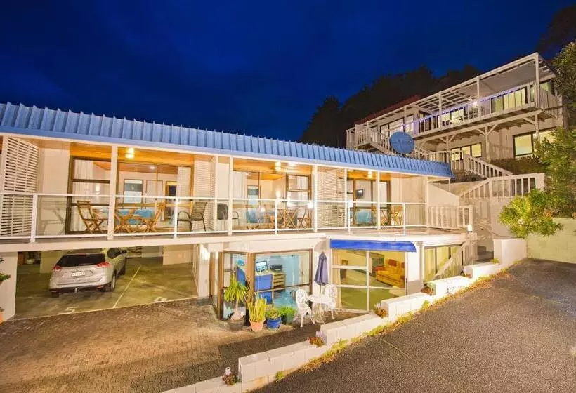 スタンダードスタジオ, Austria Motel