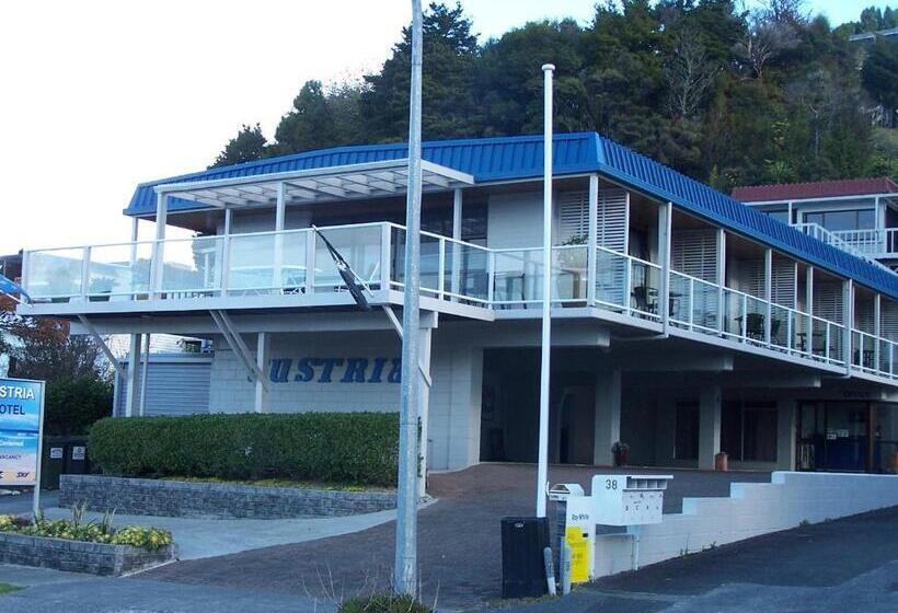 标准工作室, Austria Motel