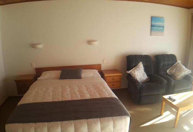 标准工作室, Austria Motel