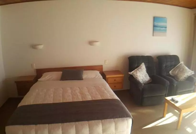 スタンダードスタジオ, Austria Motel