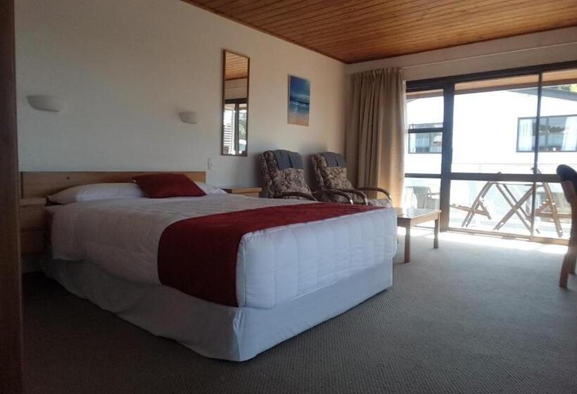 标准工作室, Austria Motel