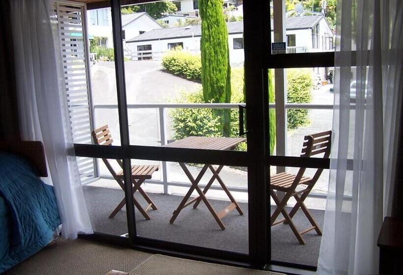 标准工作室, Austria Motel