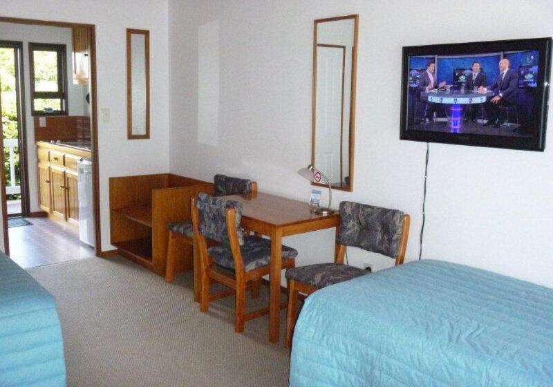 标准工作室, Austria Motel