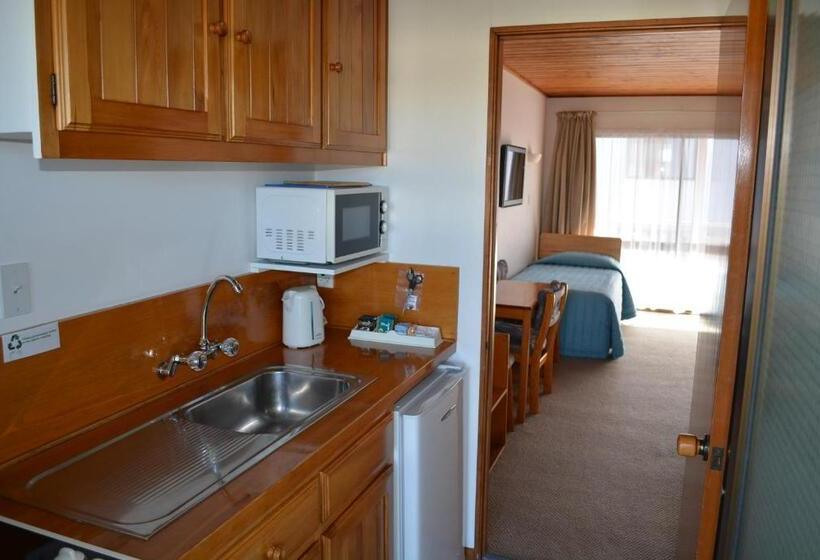 스탠다드 스튜디오, Austria Motel