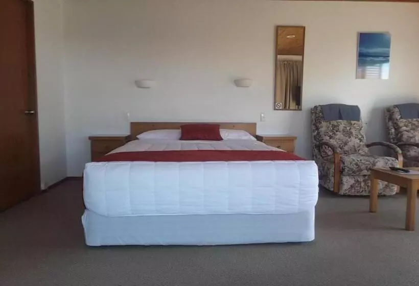 スタンダードスタジオ, Austria Motel