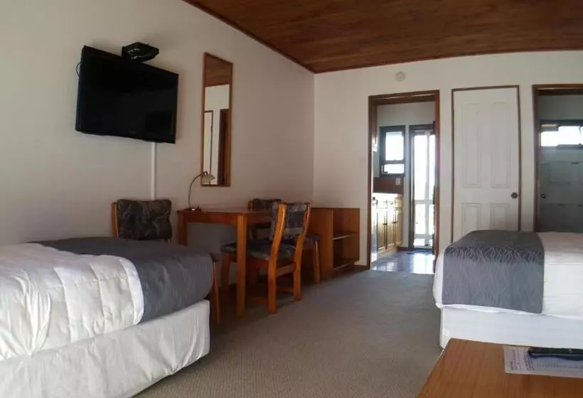 スタンダードスタジオ, Austria Motel