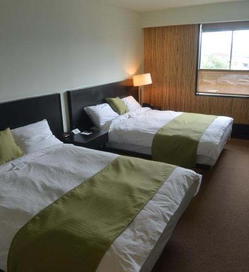 غرفة قياسية, At The Waldorf