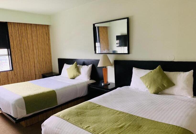 غرفة قياسية, At The Waldorf