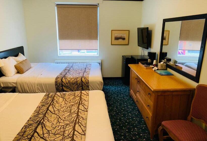 غرفة قياسية, At The Waldorf