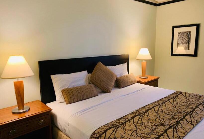 غرفة قياسية سرير كينج, At The Waldorf