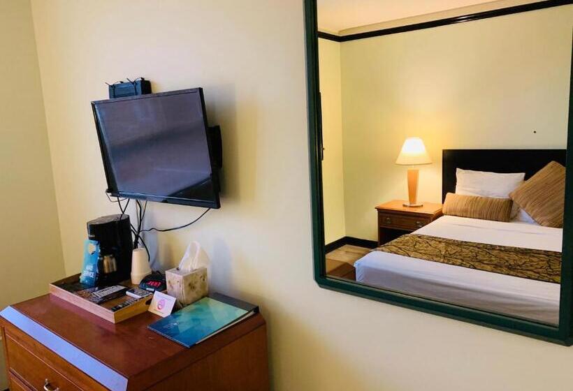 غرفة قياسية سرير كينج, At The Waldorf