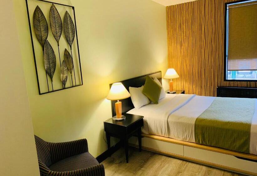 غرفة قياسية, At The Waldorf