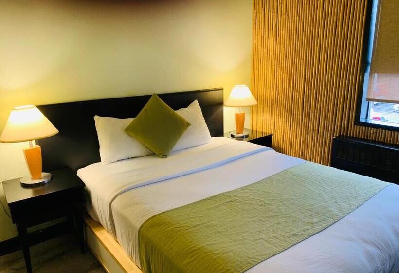 غرفة قياسية, At The Waldorf