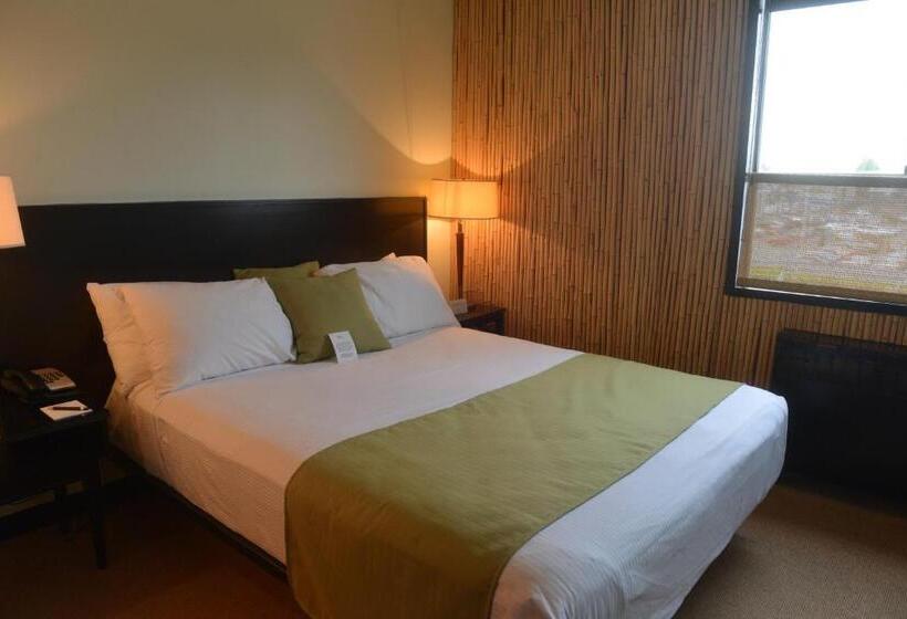 غرفة قياسية, At The Waldorf