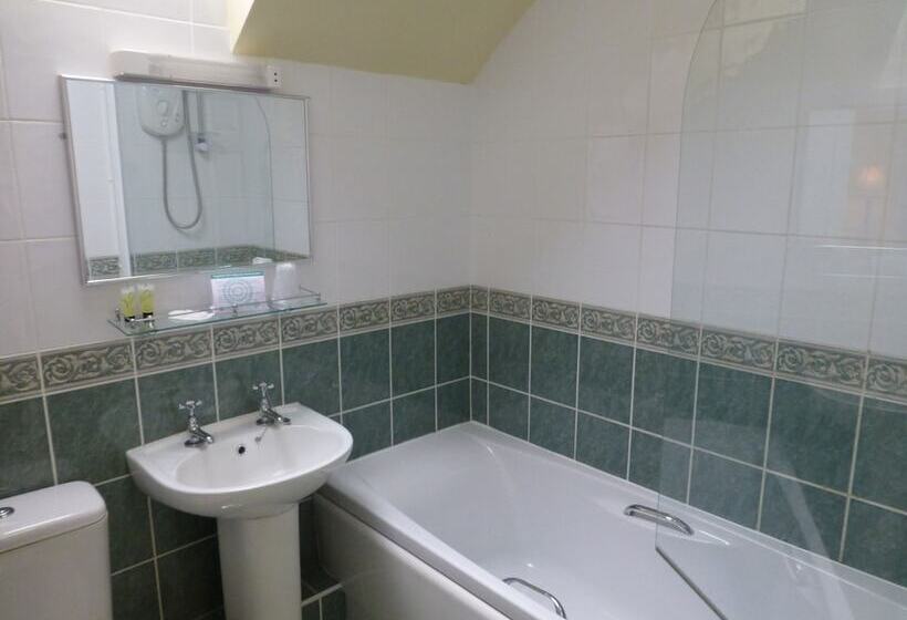 חדר משפחתי, The Atherstone Red Lion