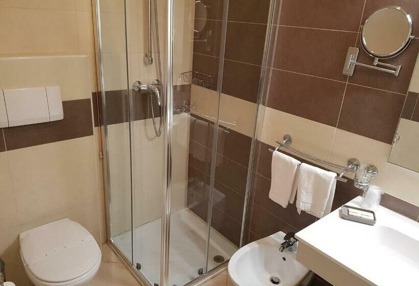 基本间, Bella Lazise