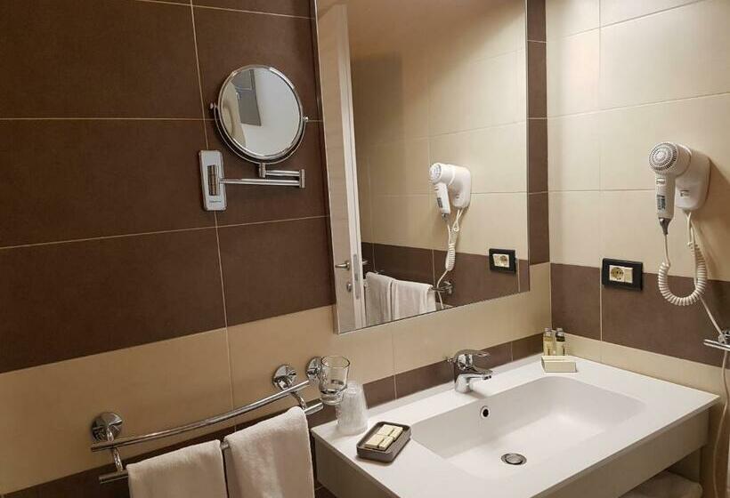 基本间, Bella Lazise