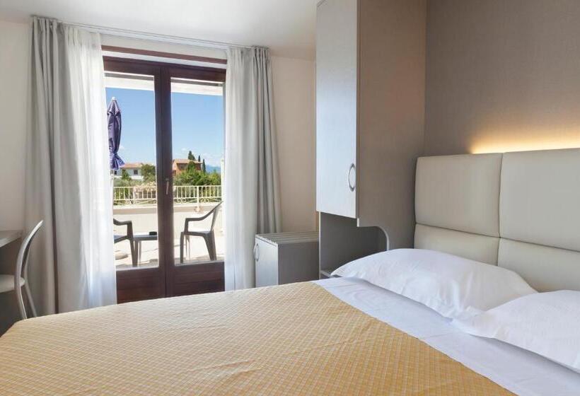 基本间, Bella Lazise