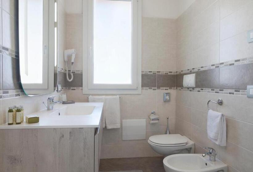 带阳台的三人标准间, Bella Lazise