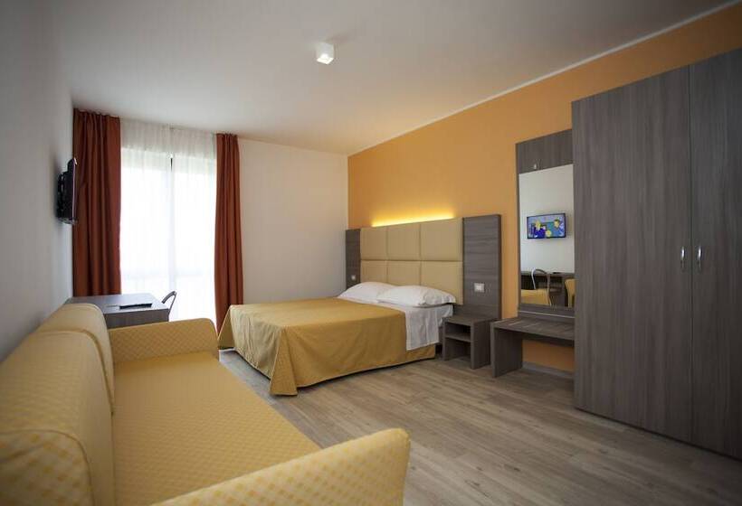 带阳台的三人标准间, Bella Lazise