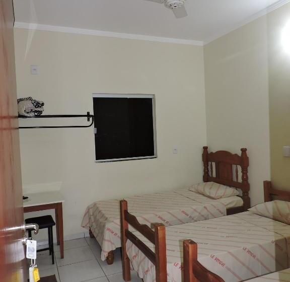 エコノミートリプルルーム, Galli