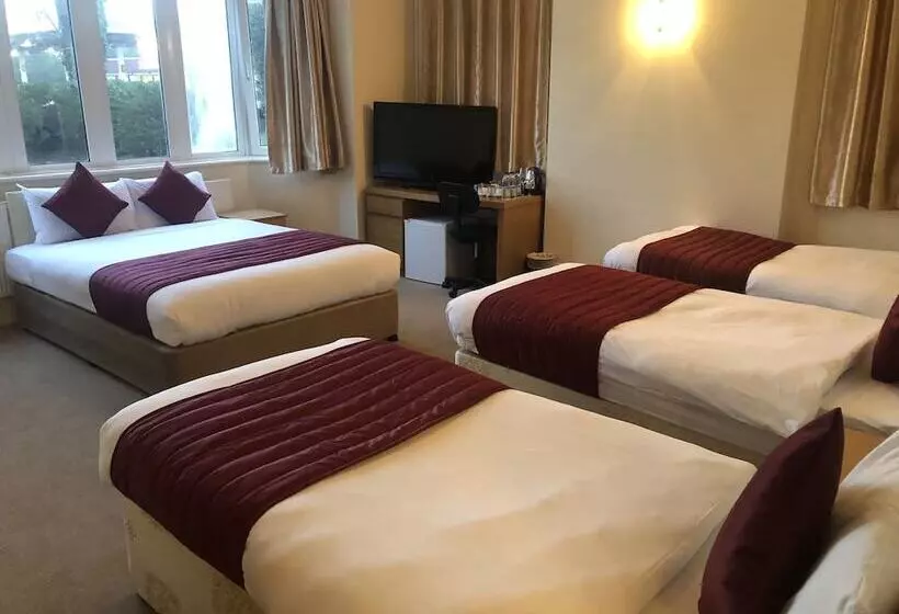 اتاق استاندارد چهار تخته, Gatwick Inn
