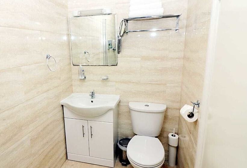 Трехместный Номер Deluxe, Gatwick Inn