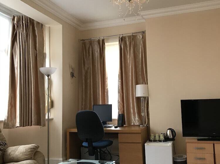 Трехместный Номер Deluxe, Gatwick Inn