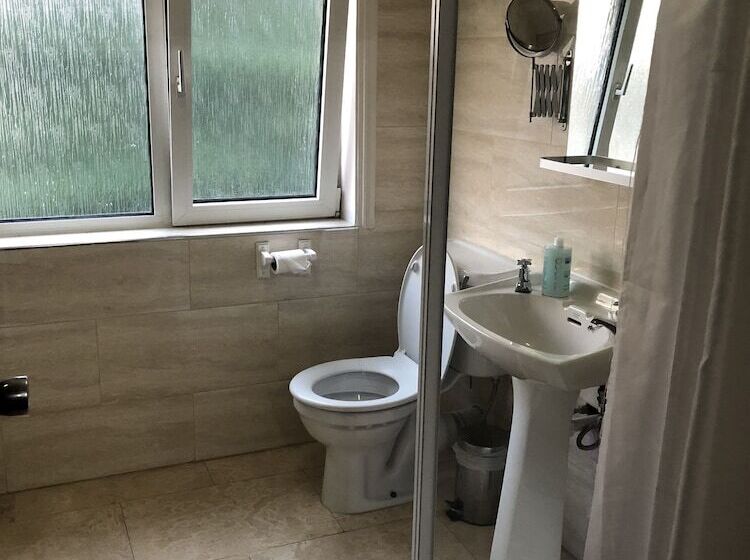 Номер Стандарт Индивидуальный Совместная Ванная, Gatwick Inn